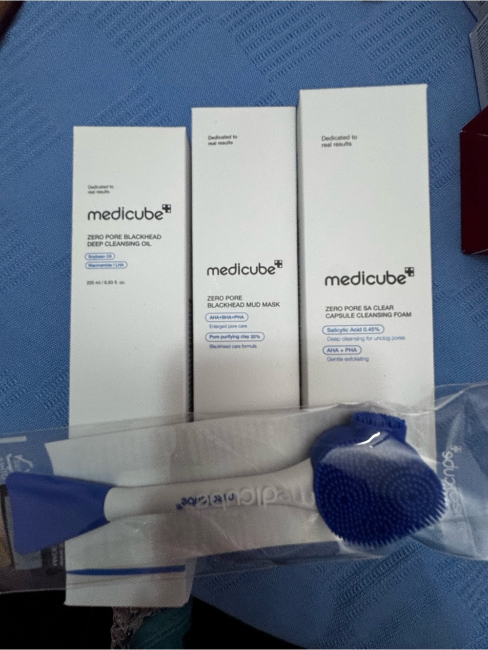 NIB Medicube Zero Pore Skincare 3 peice   Set with Blue Silicone Brush